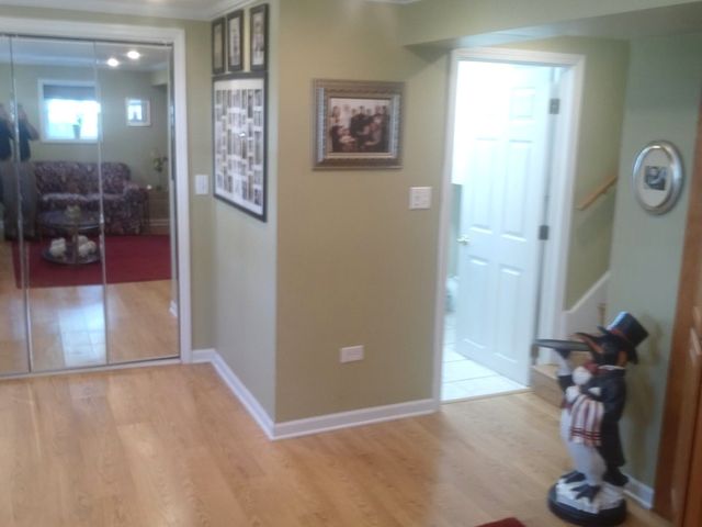 943 S Charlotte Street, Lombard, IL 60148