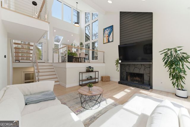 2704 Long Lake Drive NE, Roswell, GA 30075