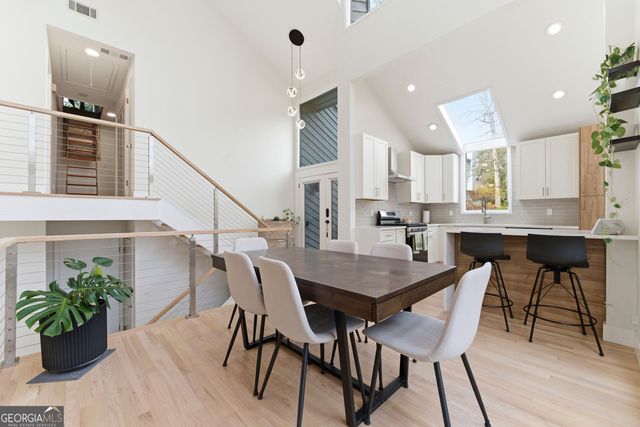 2704 Long Lake Drive NE, Roswell, GA 30075