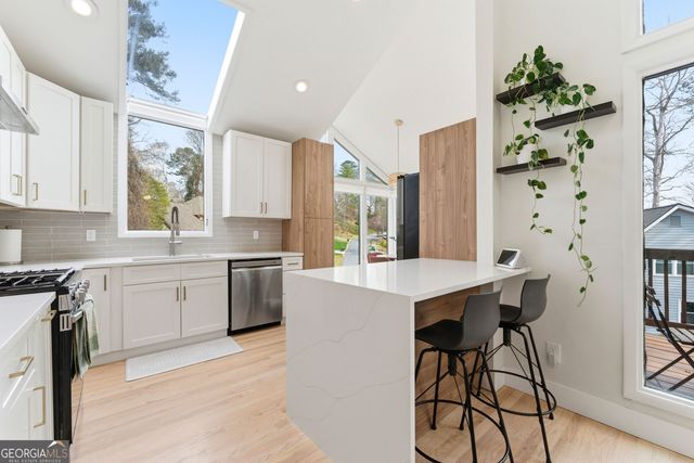 2704 Long Lake Drive NE, Roswell, GA 30075