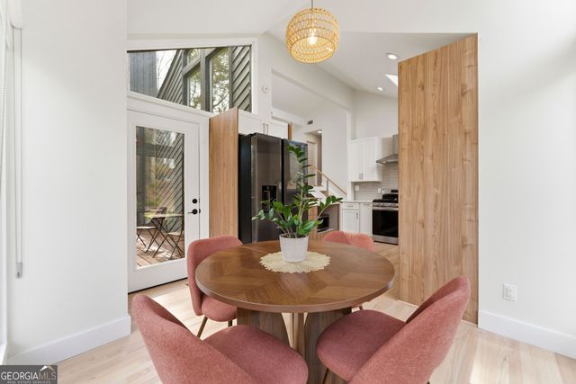 2704 Long Lake Drive NE, Roswell, GA 30075