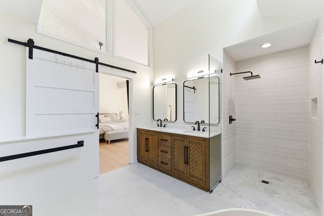 2704 Long Lake Drive NE, Roswell, GA 30075