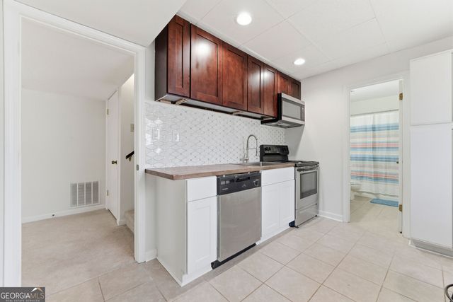 2704 Long Lake Drive NE, Roswell, GA 30075