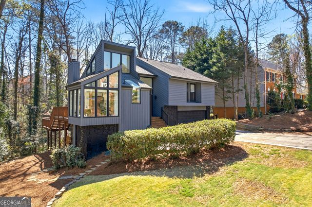 2704 Long Lake Drive NE, Roswell, GA 30075