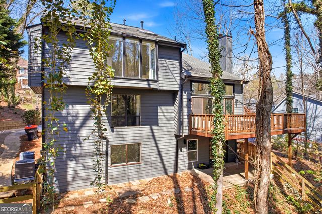 2704 Long Lake Drive NE, Roswell, GA 30075