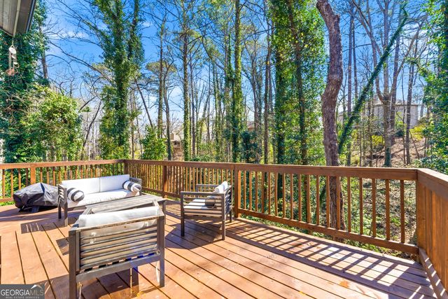 2704 Long Lake Drive NE, Roswell, GA 30075