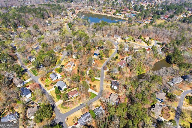 2704 Long Lake Drive NE, Roswell, GA 30075