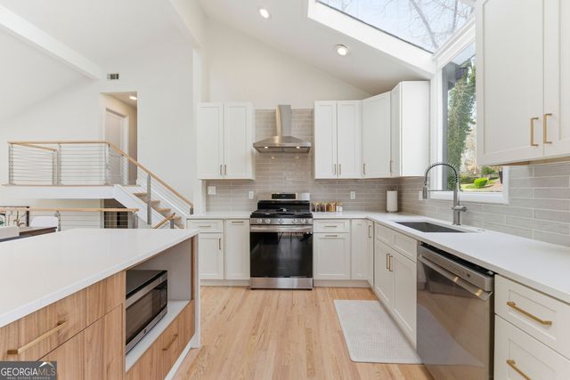 2704 Long Lake Drive NE, Roswell, GA 30075