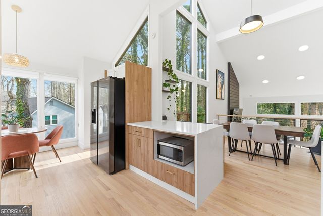 2704 Long Lake Drive NE, Roswell, GA 30075