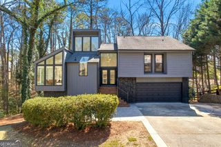 2704 Long Lake Drive NE, Roswell, GA 30075