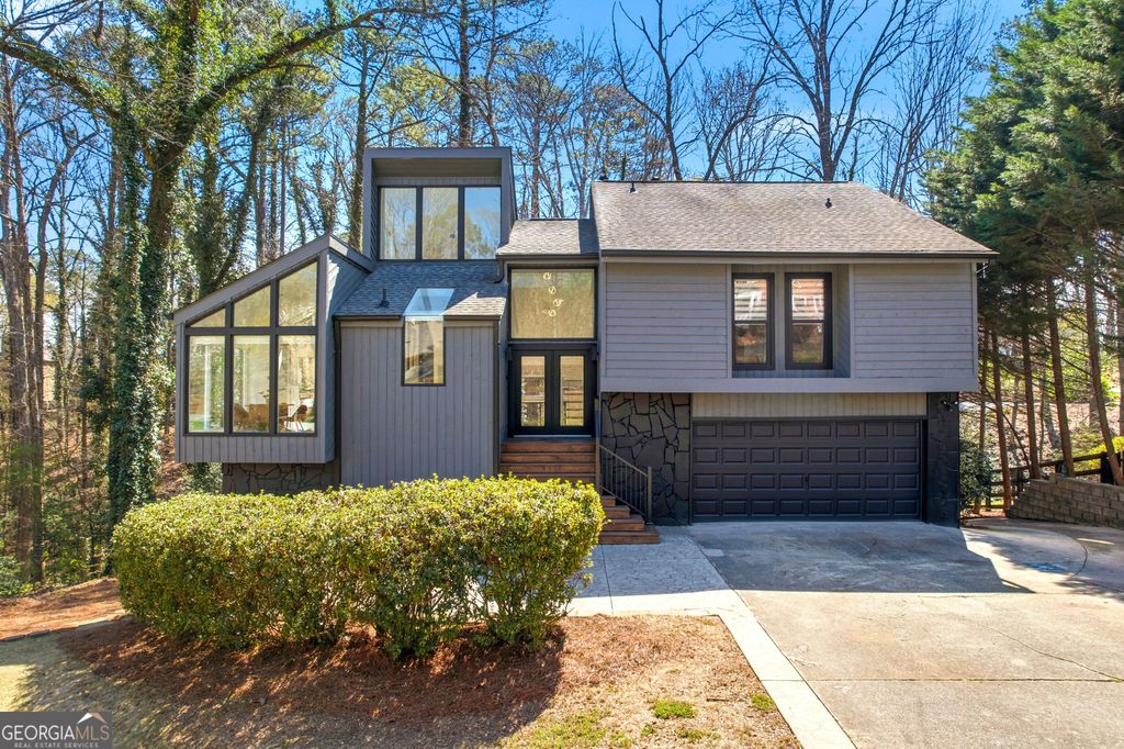 2704 Long Lake Drive NE, Roswell, GA 30075