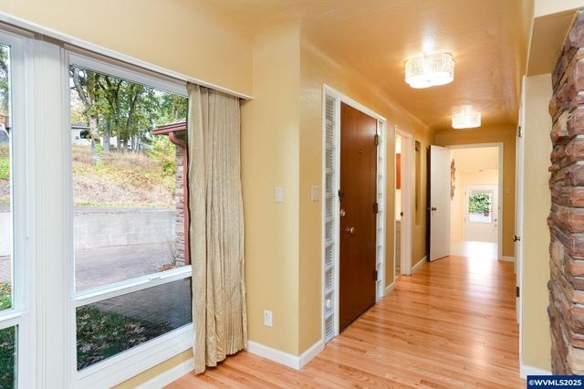 1440 Laurel Heights Dr NW, Albany, OR 97321