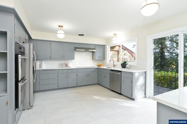 1440 Laurel Heights Dr NW, Albany, OR 97321