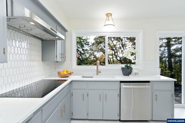 1440 Laurel Heights Dr NW, Albany, OR 97321