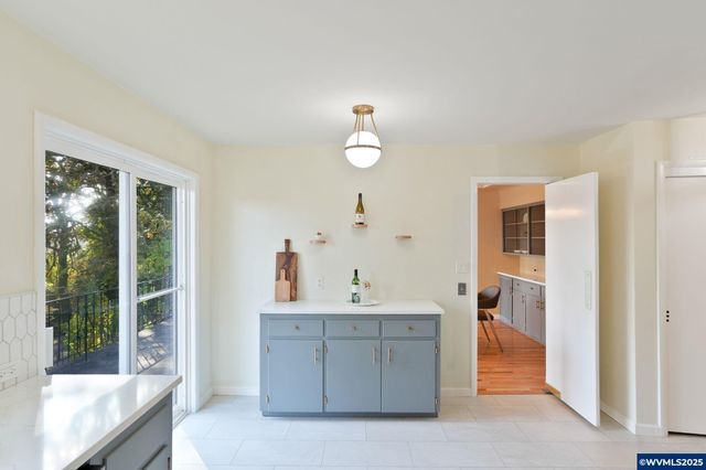 1440 Laurel Heights Dr NW, Albany, OR 97321