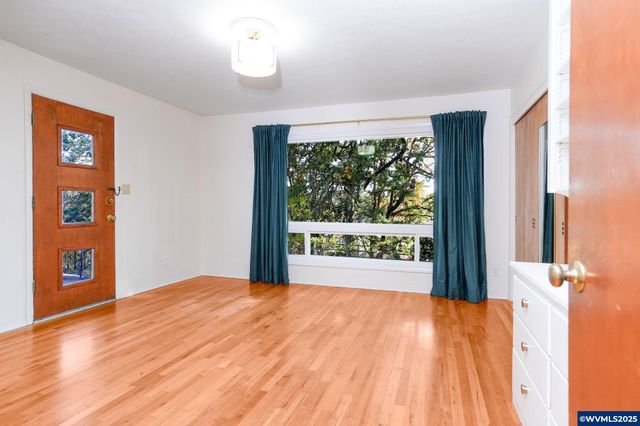 1440 Laurel Heights Dr NW, Albany, OR 97321