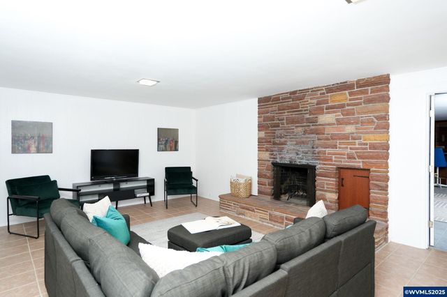 1440 Laurel Heights Dr NW, Albany, OR 97321