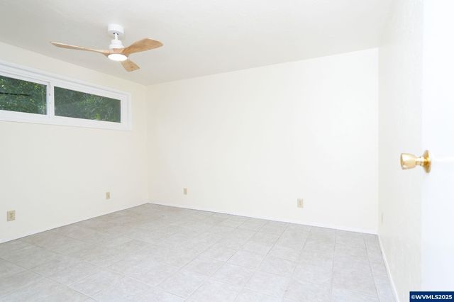 1440 Laurel Heights Dr NW, Albany, OR 97321