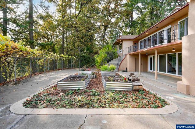 1440 Laurel Heights Dr NW, Albany, OR 97321