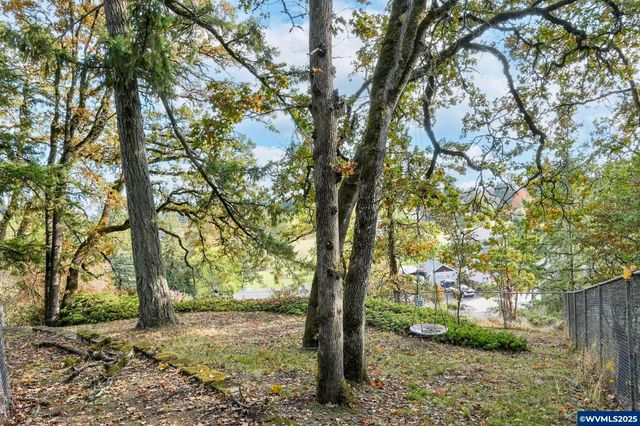 1440 Laurel Heights Dr NW, Albany, OR 97321