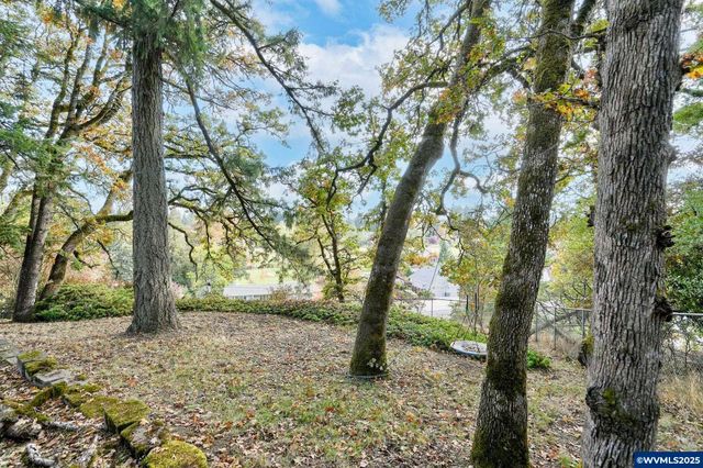 1440 Laurel Heights Dr NW, Albany, OR 97321