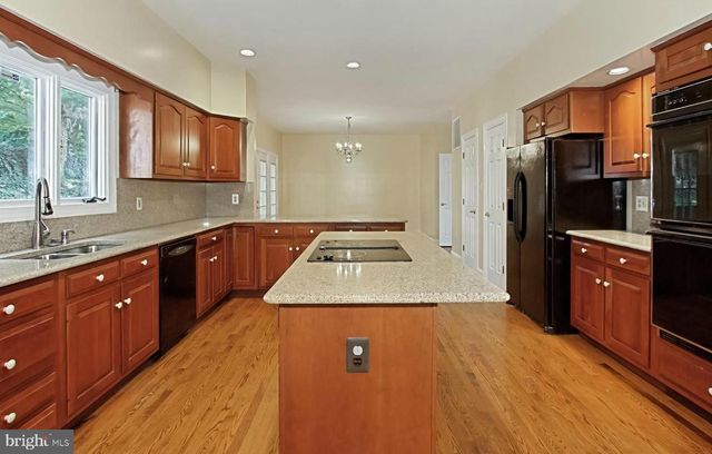 7204 QUIET CV, Annandale, VA 22003