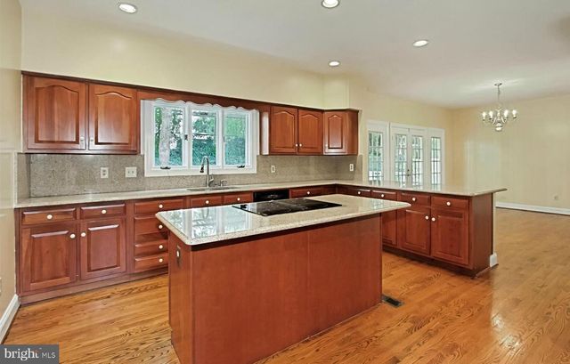 7204 QUIET CV, Annandale, VA 22003