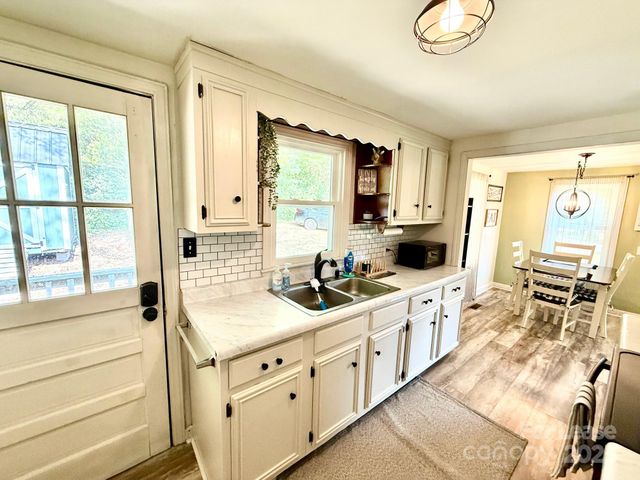 12 Powell Street, Asheville, NC 28806