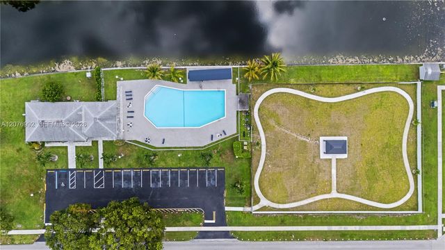 8305 NW 61st Street C303, Tamarac, FL 33321