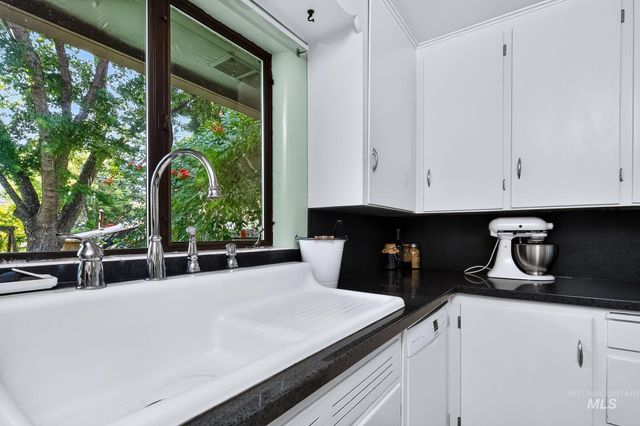 1801 N Hilton St, Boise, ID 83706