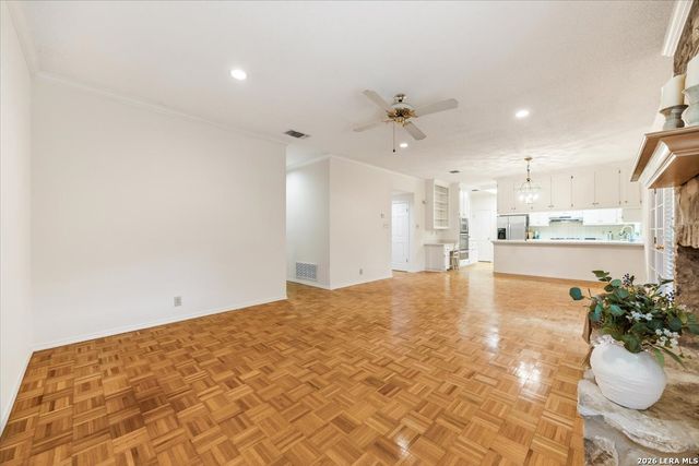 18 COURT CIR, San Antonio, TX 78209