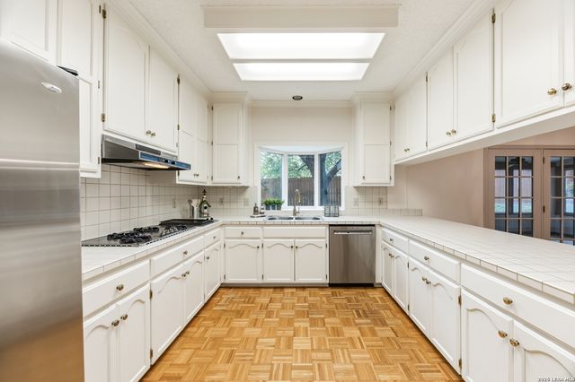 18 COURT CIR, San Antonio, TX 78209