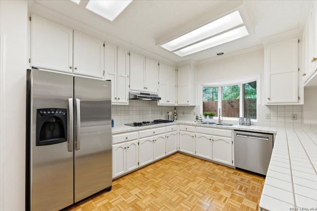 18 COURT CIR, San Antonio, TX 78209