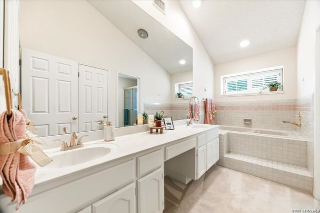 18 COURT CIR, San Antonio, TX 78209