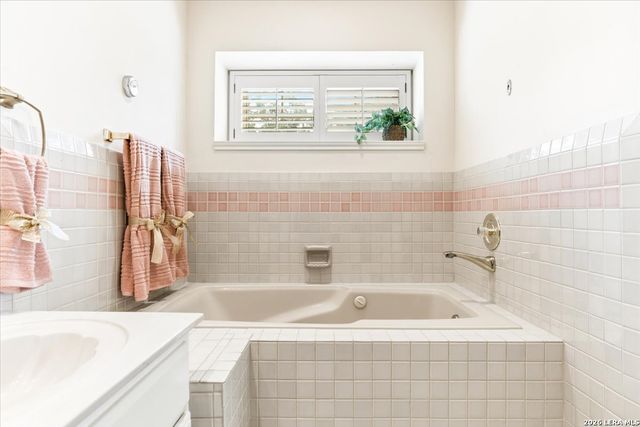 18 COURT CIR, San Antonio, TX 78209