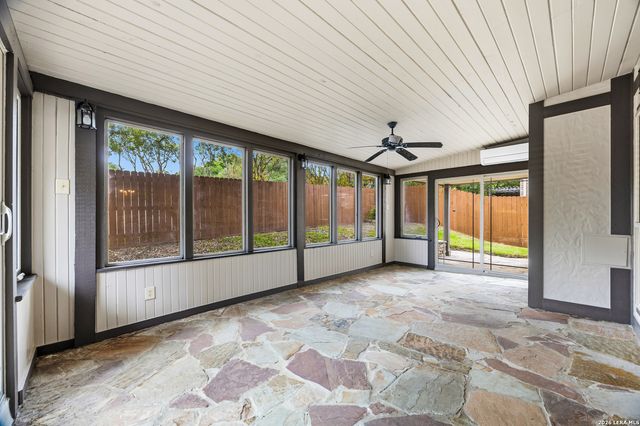 18 COURT CIR, San Antonio, TX 78209