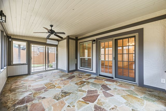 18 COURT CIR, San Antonio, TX 78209
