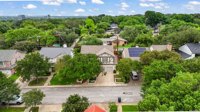 18 COURT CIR, San Antonio, TX 78209