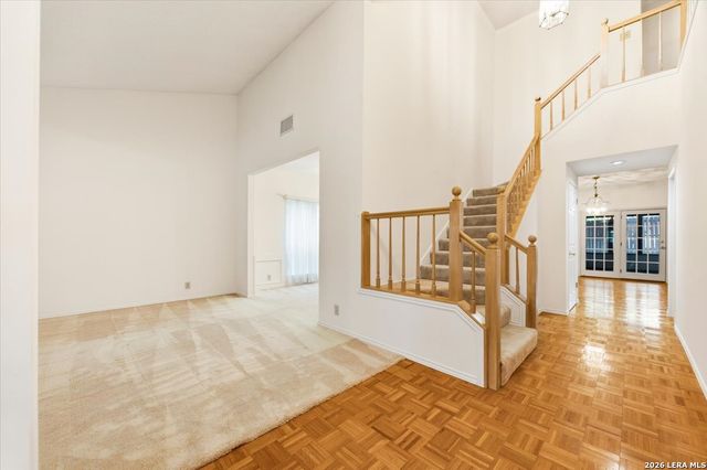18 COURT CIR, San Antonio, TX 78209