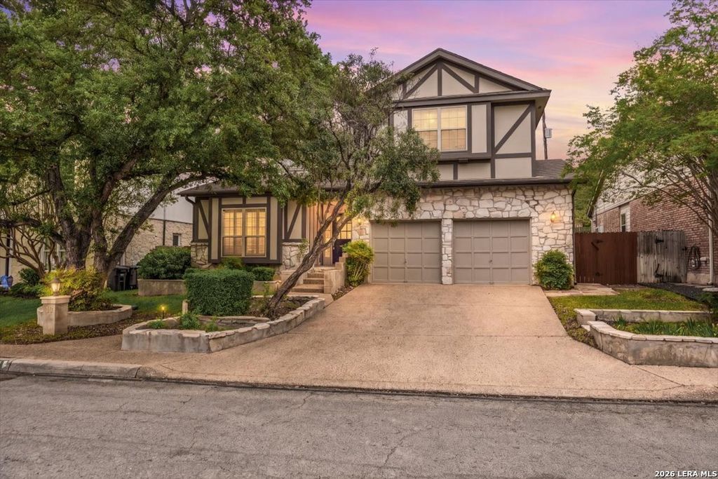 18 COURT CIR, San Antonio, TX 78209