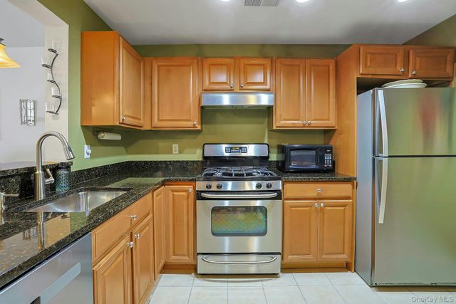 1310 Round Pointe Drive, Haverstraw, NY 10927