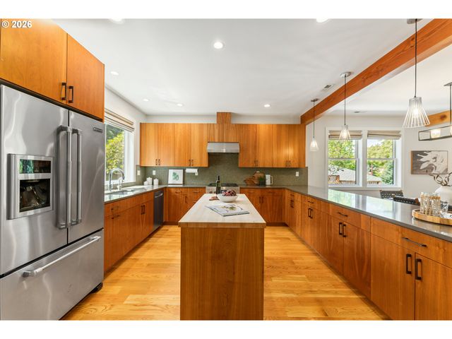 3646 Se Martins St, Portland, OR 97202