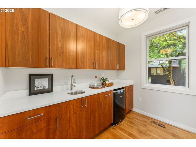 3646 Se Martins St, Portland, OR 97202