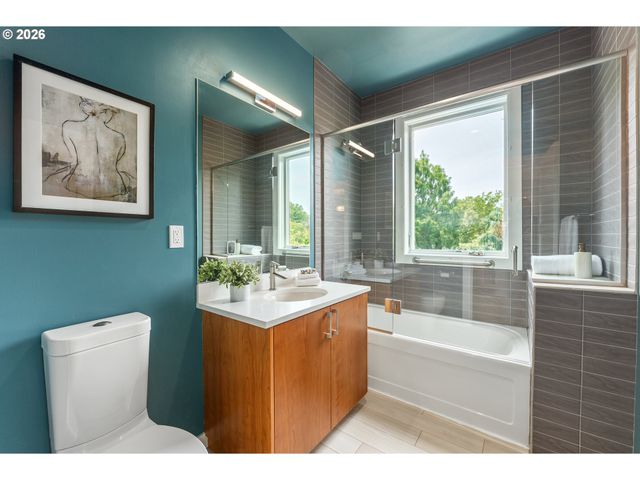 3646 Se Martins St, Portland, OR 97202