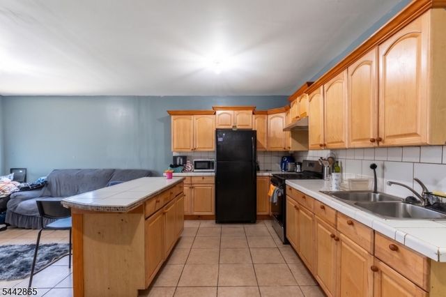 363 Summer St, Paterson City, NJ 07501