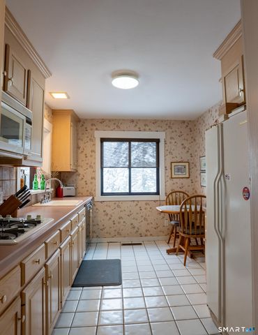 635 North Trail B, Stratford, CT 06614