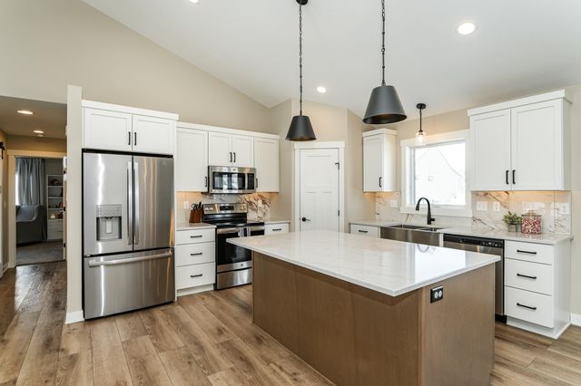 6265 Summit Pine Road NW, Rochester, MN 55901