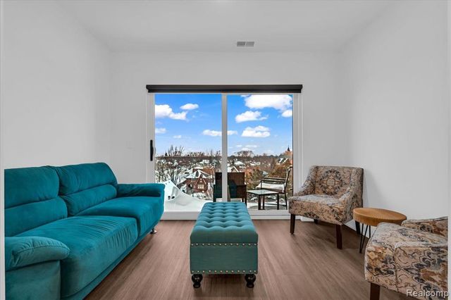 166 Oak Street PH5, Wyandotte, MI 48192