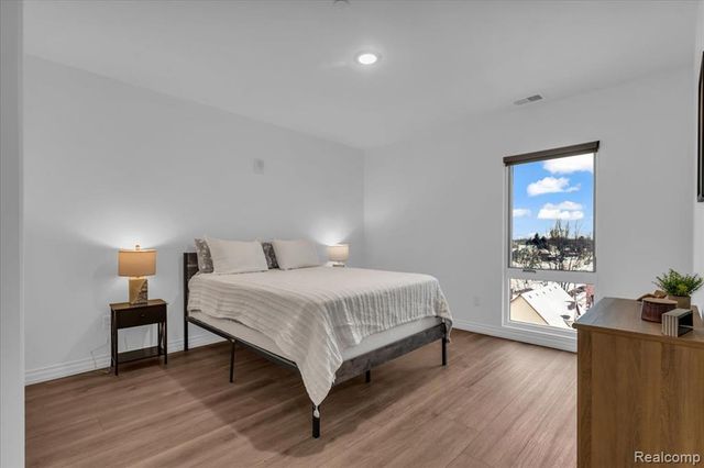 166 Oak Street PH5, Wyandotte, MI 48192