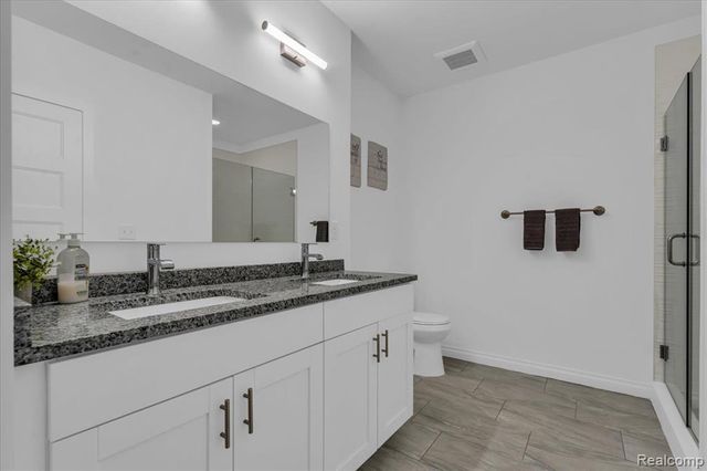 166 Oak Street PH5, Wyandotte, MI 48192